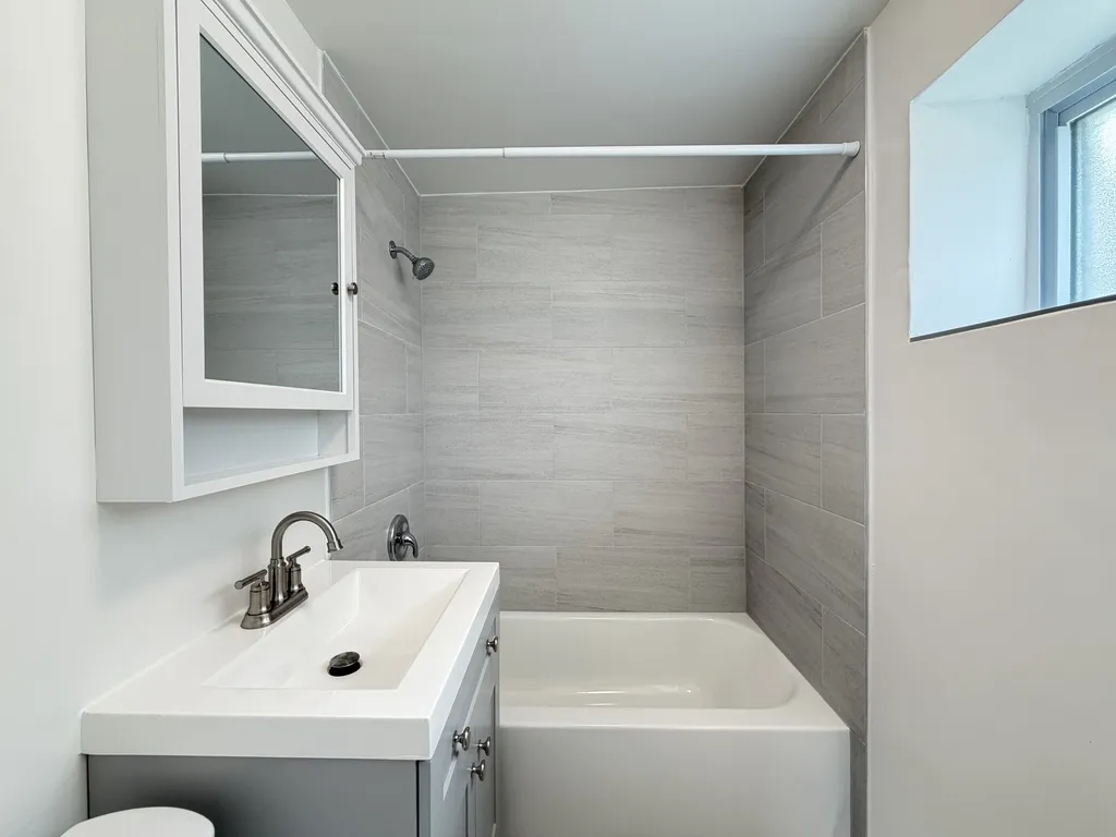 6731 N California Ave, , 60645, USA 60645-unit#GS-Chicago-IL