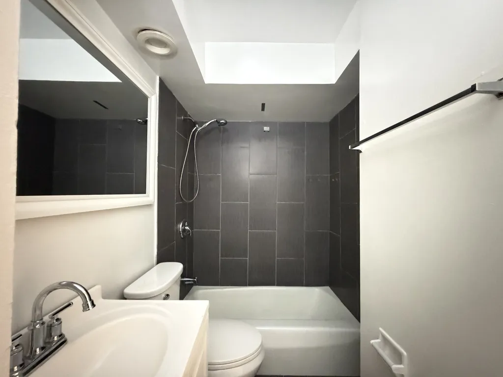 6830 N Sheridan Rd, , 60626, USA 60626-unit#266-Chicago-IL