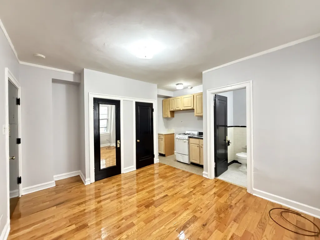 917 W Eastwood Ave, , 60640, USA 60640-unit#418-Chicago-IL