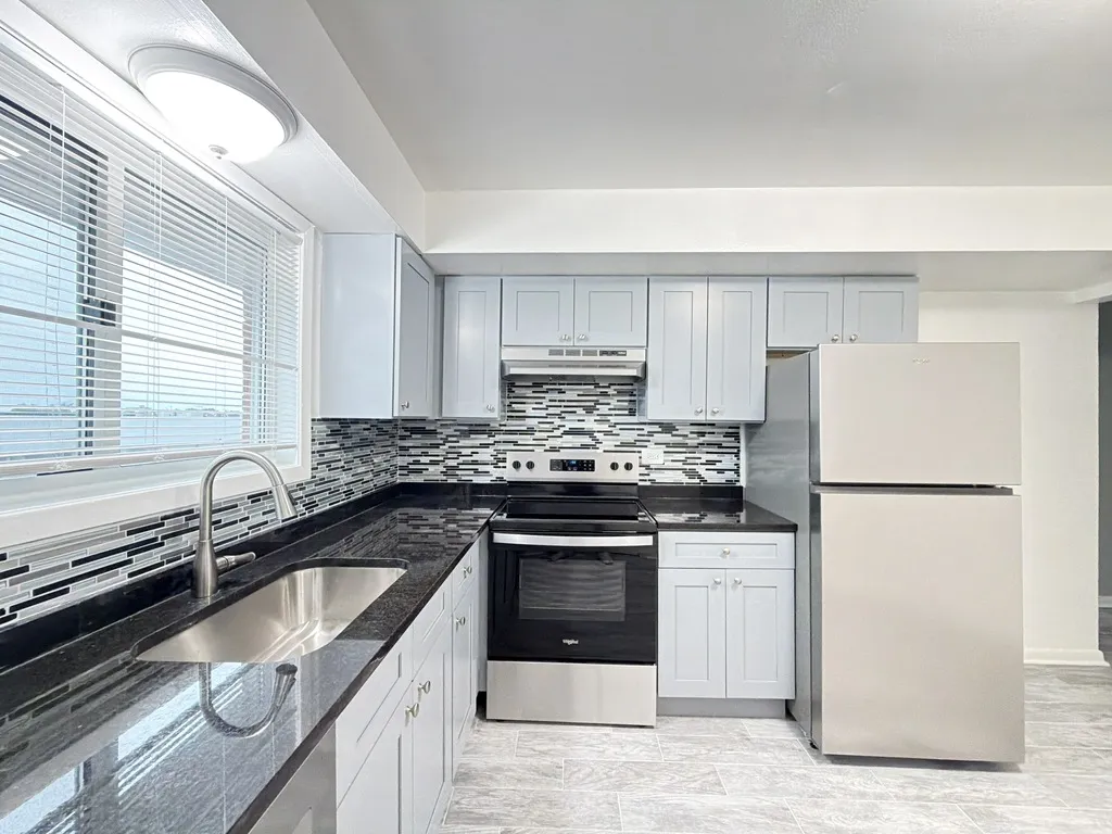 1408 Carol St, Park Ridge,  60068, USA 60068-unit#3C-Chicago-IL