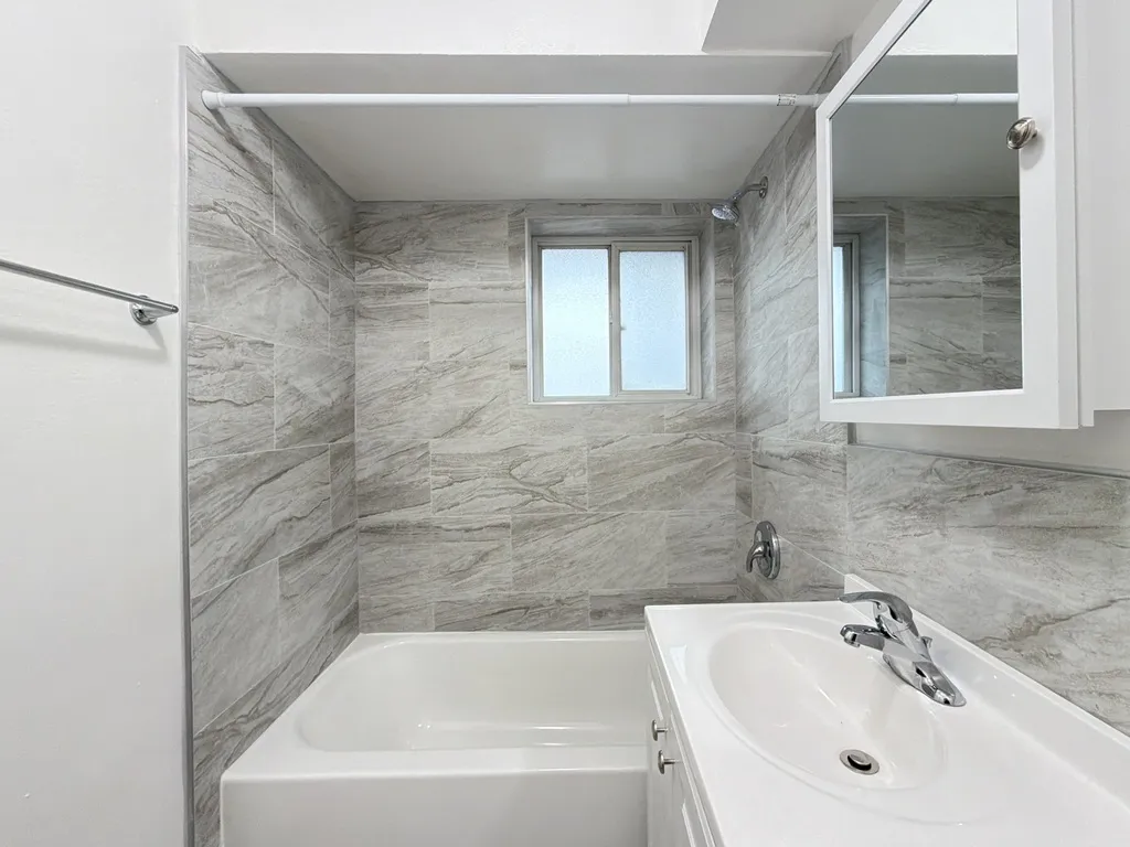 1408 Carol St, Park Ridge,  60068, USA 60068-unit#3C-Chicago-IL