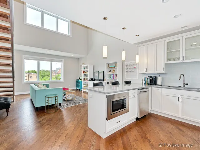 1607 W Irving Park Rd, ,  60613, USA 60613-unit#4B-Chicago-IL