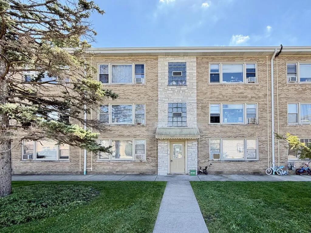 7628 N Milwaukee Ave, Niles, 60714, USA 60714-unit#2A-Chicago-IL