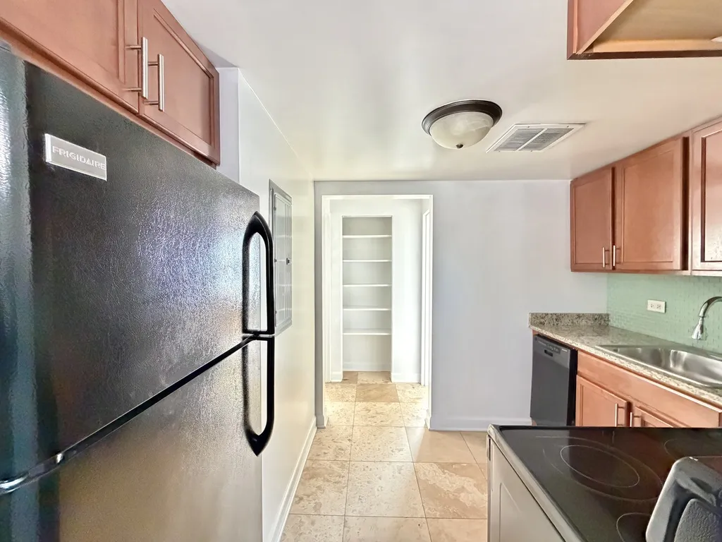 7628 N Milwaukee Ave, Niles,  60714, USA 60714-unit#2A-Chicago-IL