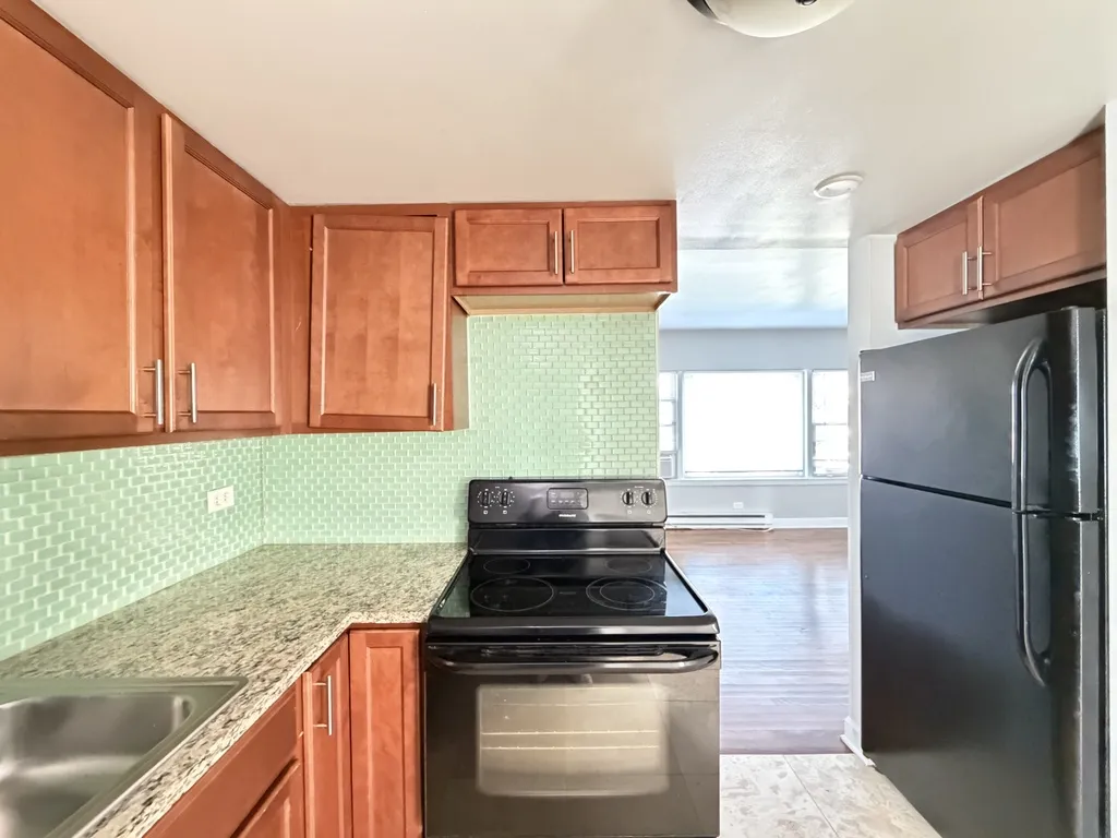 7628 N Milwaukee Ave, Niles,  60714, USA 60714-unit#2A-Chicago-IL
