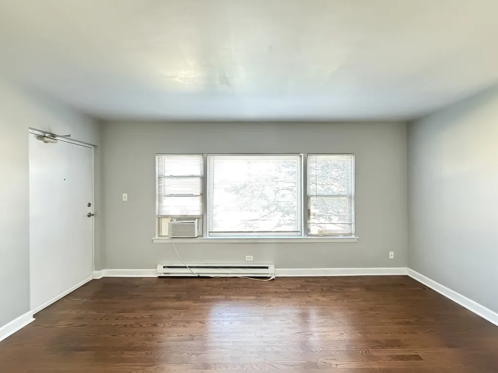 7628 N Milwaukee Ave, Niles,  60714, USA 60714-unit#2A-Chicago-IL