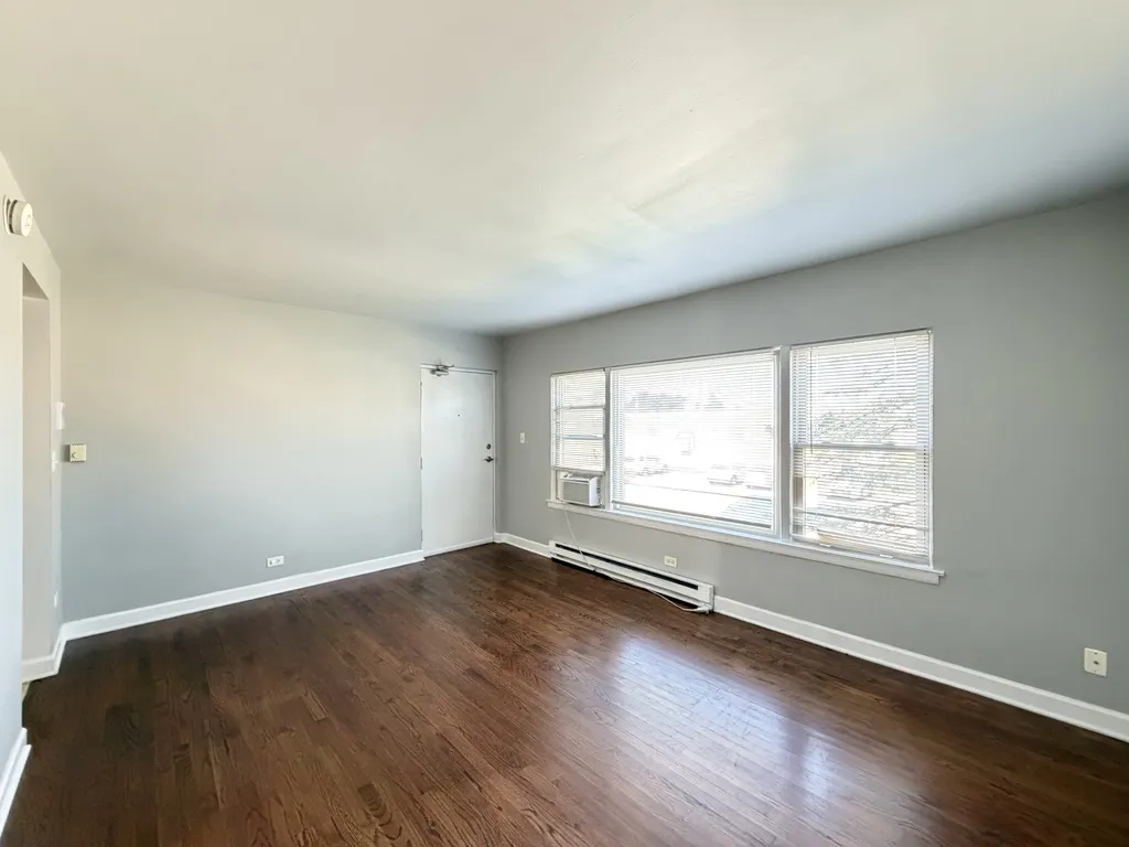 7628 N Milwaukee Ave, Niles,  60714, USA 60714-unit#2A-Chicago-IL