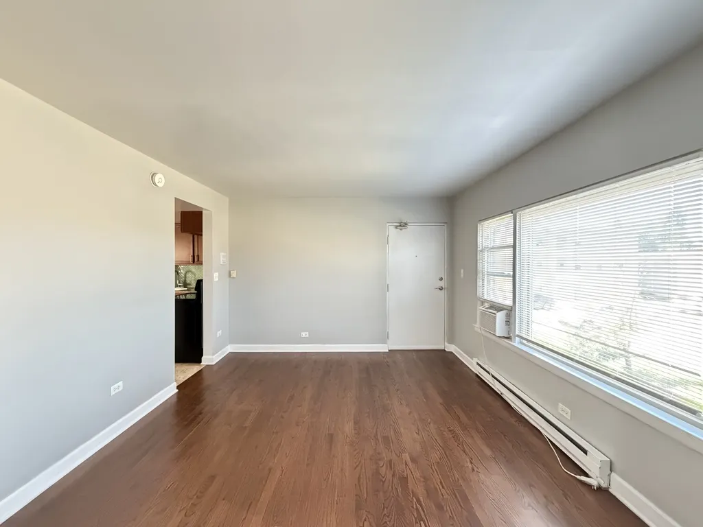 7628 N Milwaukee Ave, Niles,  60714, USA 60714-unit#2A-Chicago-IL