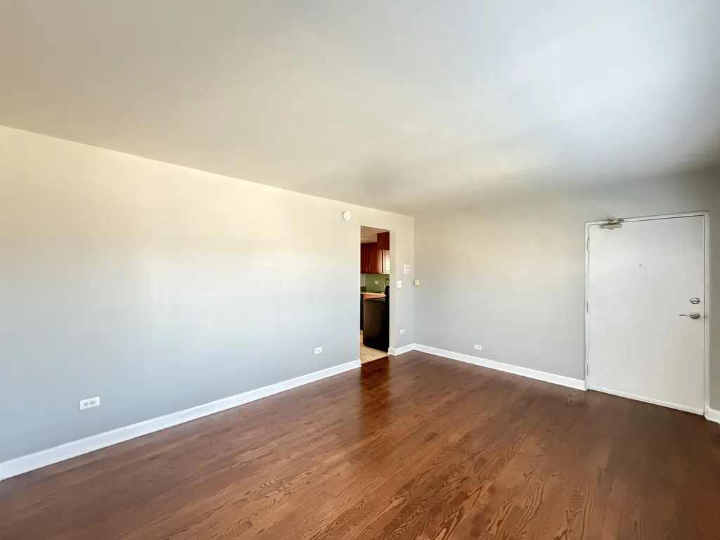7628 N Milwaukee Ave, Niles,  60714, USA 60714-unit#2A-Chicago-IL