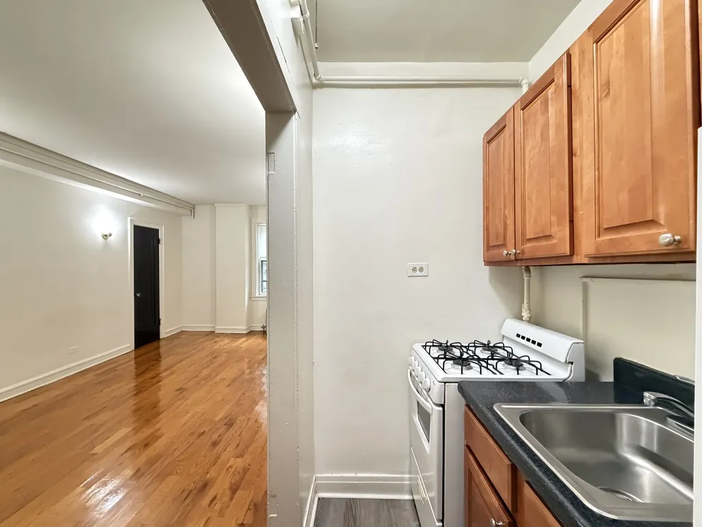 917 W Eastwood Ave, , 60640, USA 60640-unit#107-Chicago-IL