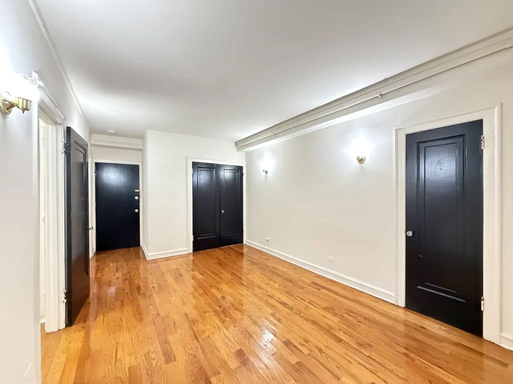917 W Eastwood Ave, , 60640, USA 60640-unit#107-Chicago-IL