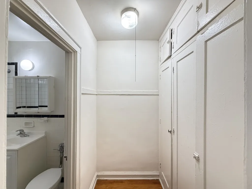917 W Eastwood Ave, , 60640, USA 60640-unit#107-Chicago-IL