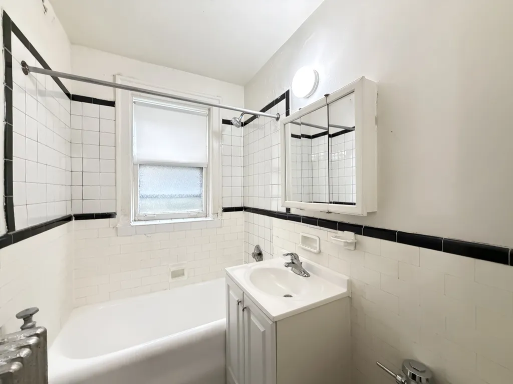 917 W Eastwood Ave, , 60640, USA 60640-unit#107-Chicago-IL