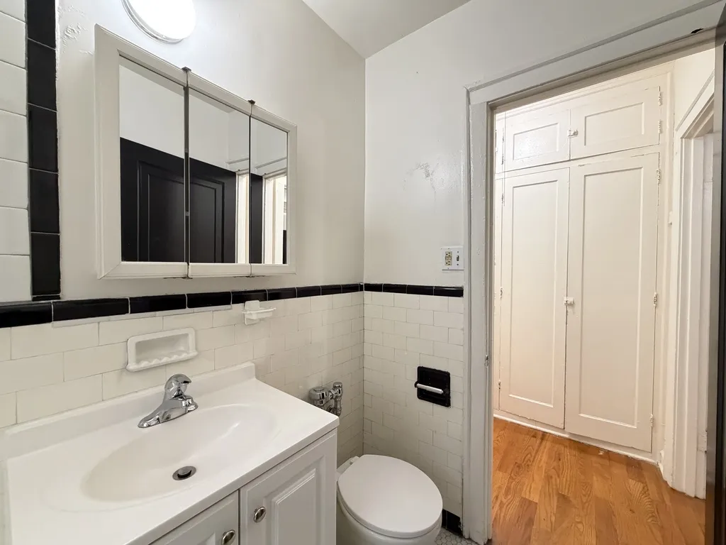 917 W Eastwood Ave, , 60640, USA 60640-unit#107-Chicago-IL