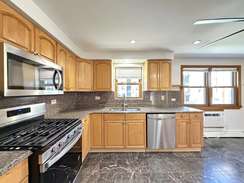 4928 N Lester Ave, ,  60630, USA 60630-unit#2B-Chicago-IL