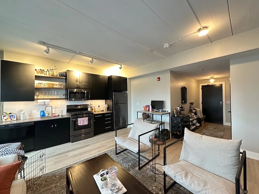 941 W Belmont Ave, ,  60657, USA 60657-unit#408-Chicago-IL