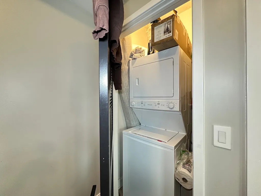 941 W Belmont Ave, ,  60657, USA 60657-unit#408-Chicago-IL