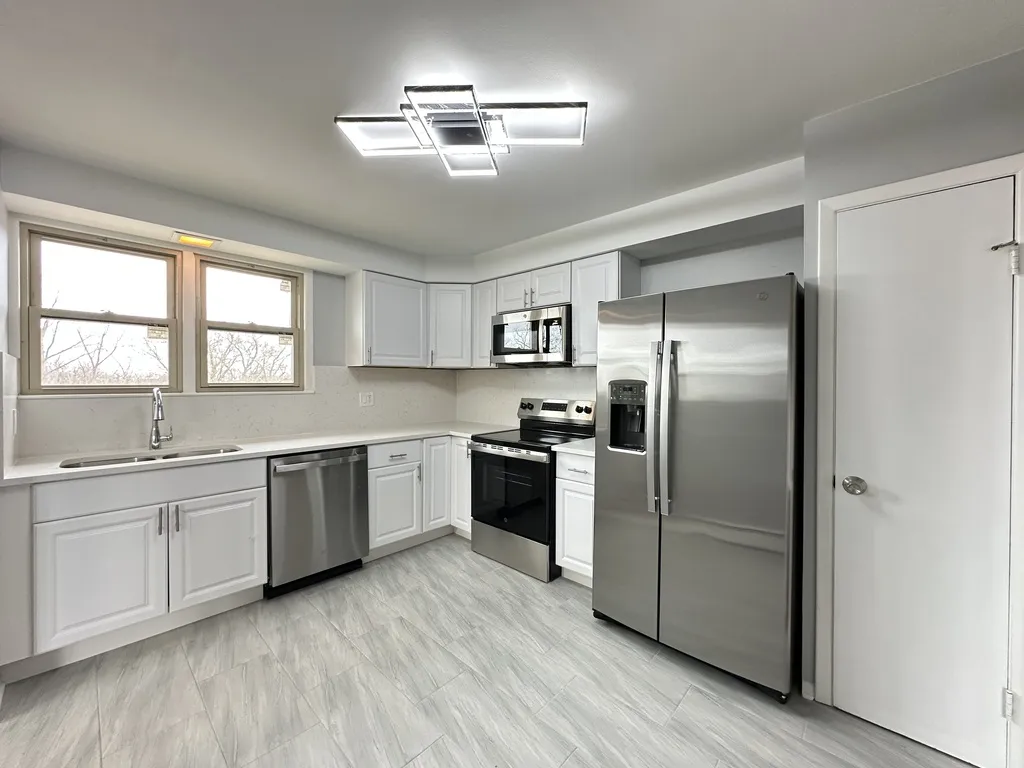 8644 Skokie Blvd, Skokie,  60077, USA 60077-unit#405-Chicago-IL