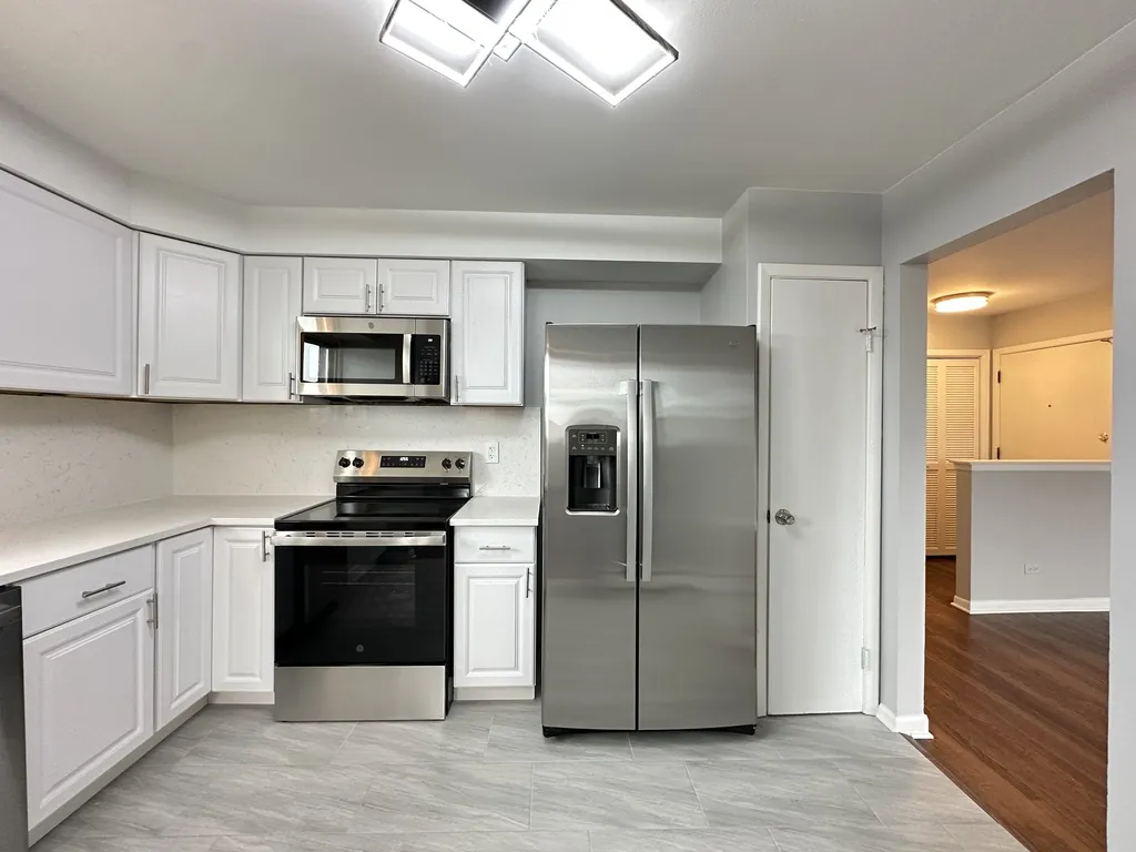 8644 Skokie Blvd, Skokie,  60077, USA 60077-unit#405-Chicago-IL