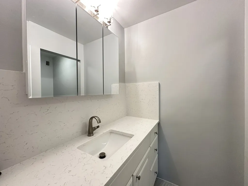 8644 Skokie Blvd, Skokie,  60077, USA 60077-unit#405-Chicago-IL