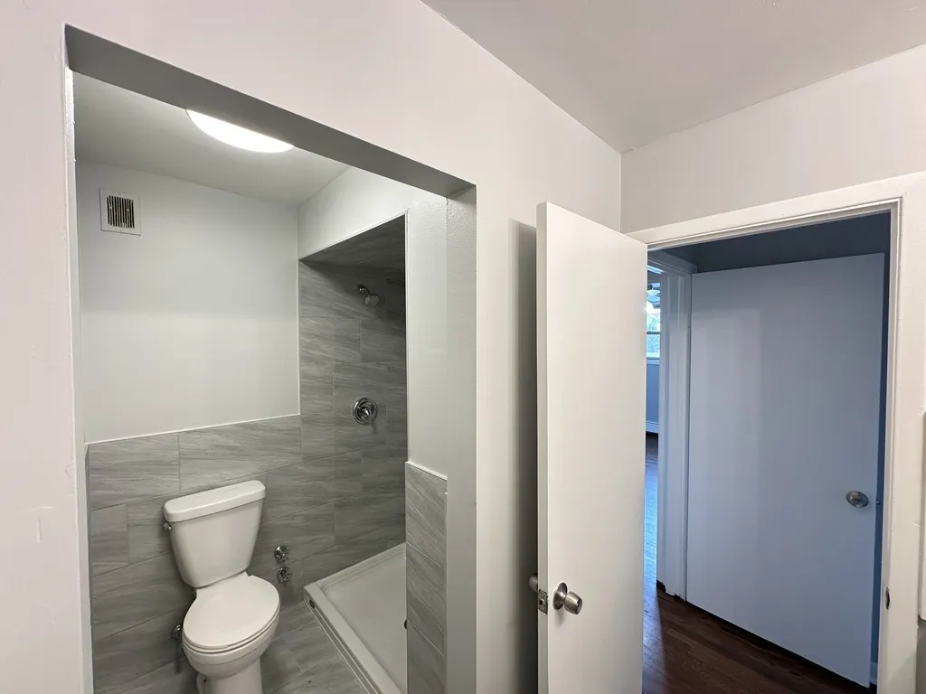 8644 Skokie Blvd, Skokie,  60077, USA 60077-unit#405-Chicago-IL