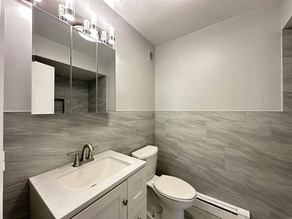 8644 Skokie Blvd, Skokie,  60077, USA 60077-unit#405-Chicago-IL