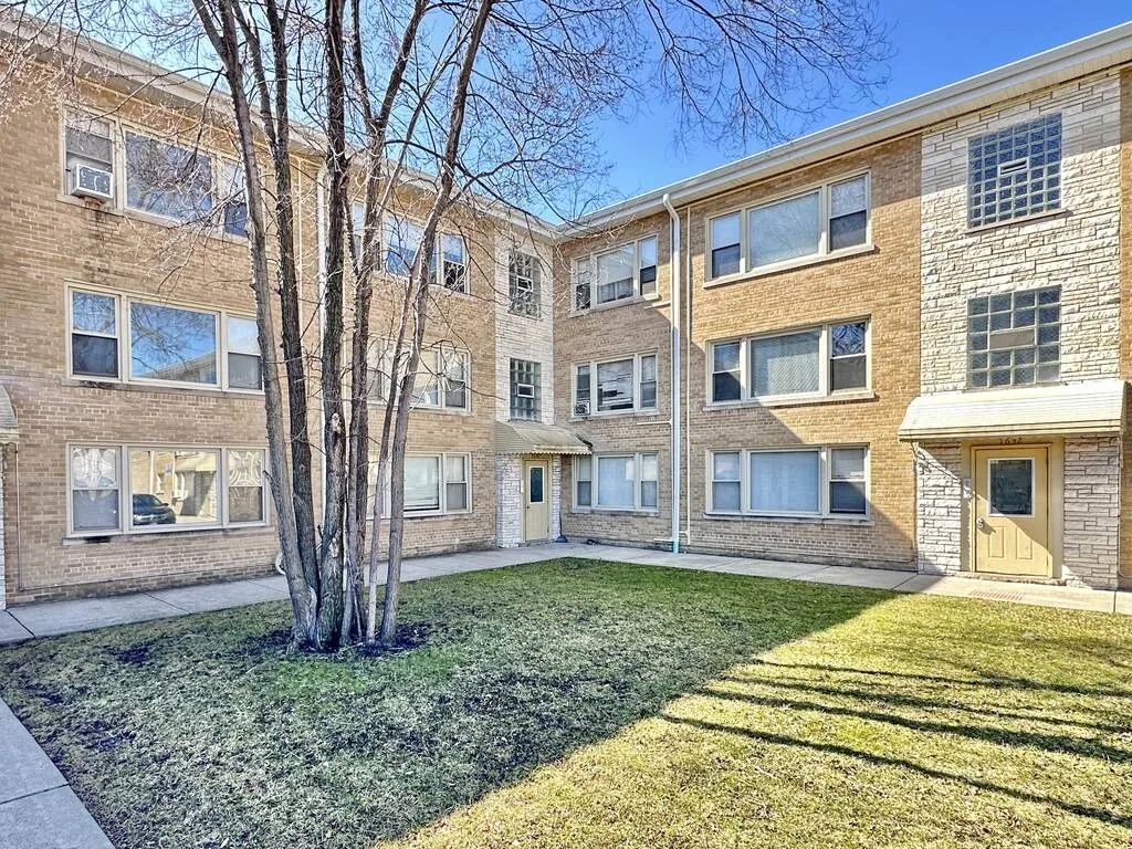 7630 N Milwaukee Ave, Niles, 60714, USA 60714-unit#1A-Chicago-IL