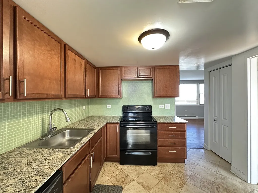 7630 N Milwaukee Ave, Niles, 60714, USA 60714-unit#1A-Chicago-IL