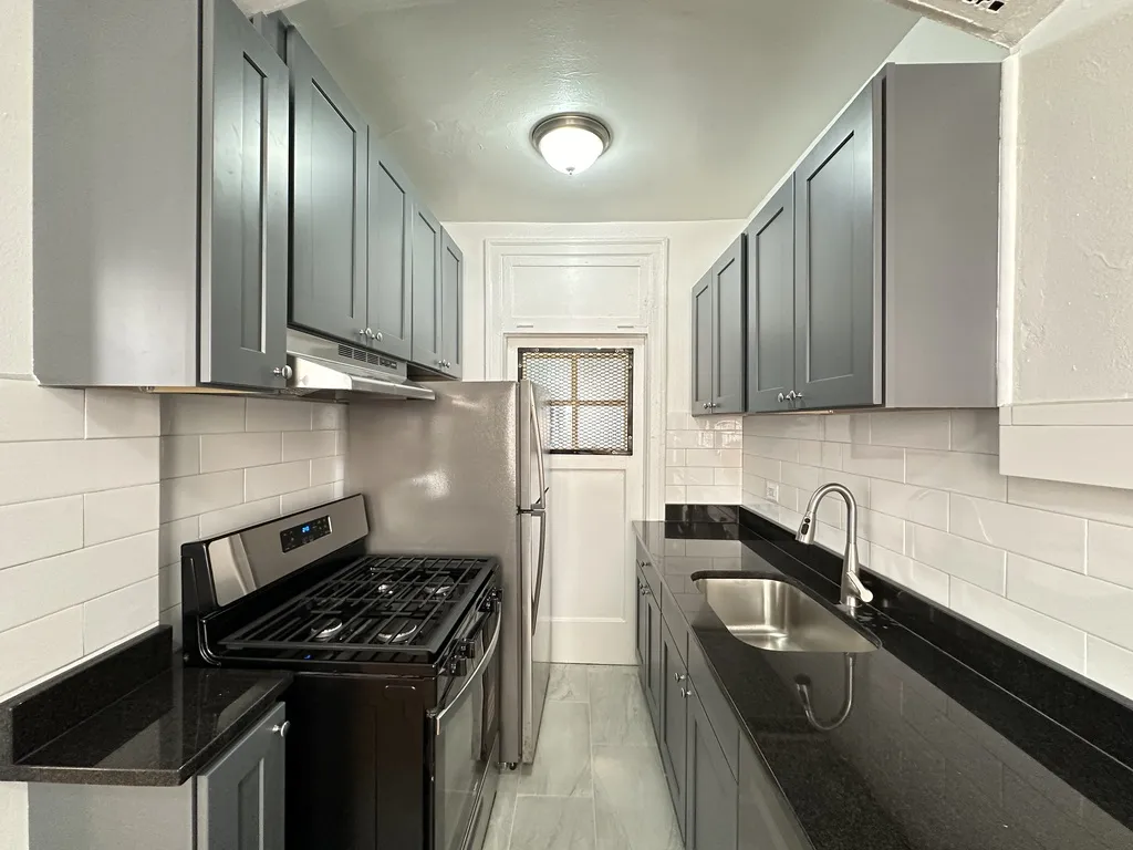 1363 W Estes Ave, ,  60626, USA 60626-unit#2T-Chicago-IL