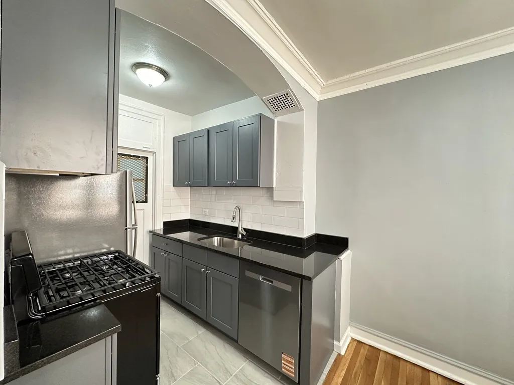 1363 W Estes Ave, ,  60626, USA 60626-unit#2T-Chicago-IL