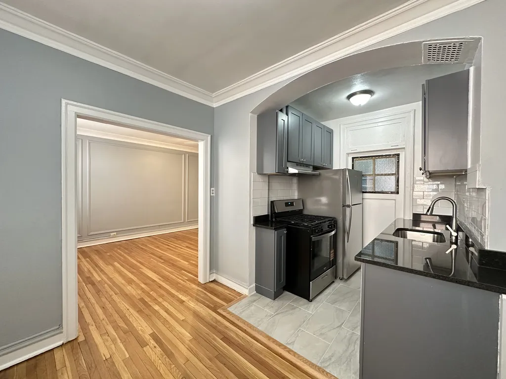 1363 W Estes Ave, ,  60626, USA 60626-unit#2T-Chicago-IL