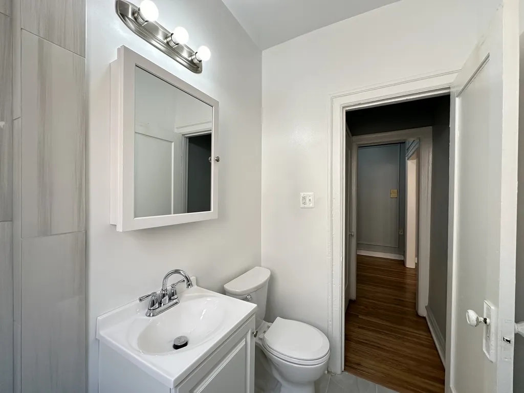 1363 W Estes Ave, ,  60626, USA 60626-unit#2T-Chicago-IL