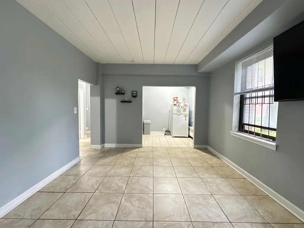 1360 W Touhy Ave, ,  60626, USA 60626-unit#109-Chicago-IL