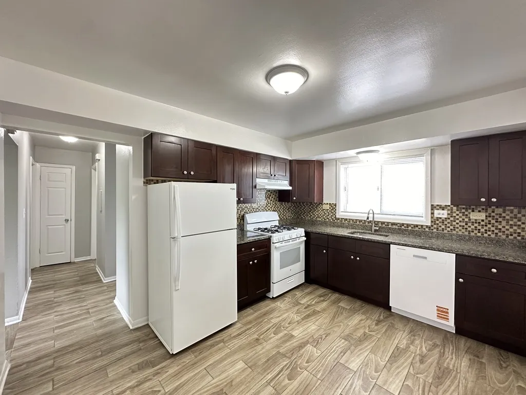 1306 Carol St, Park Ridge,  60068, USA 60068-unit#2B-Chicago-IL