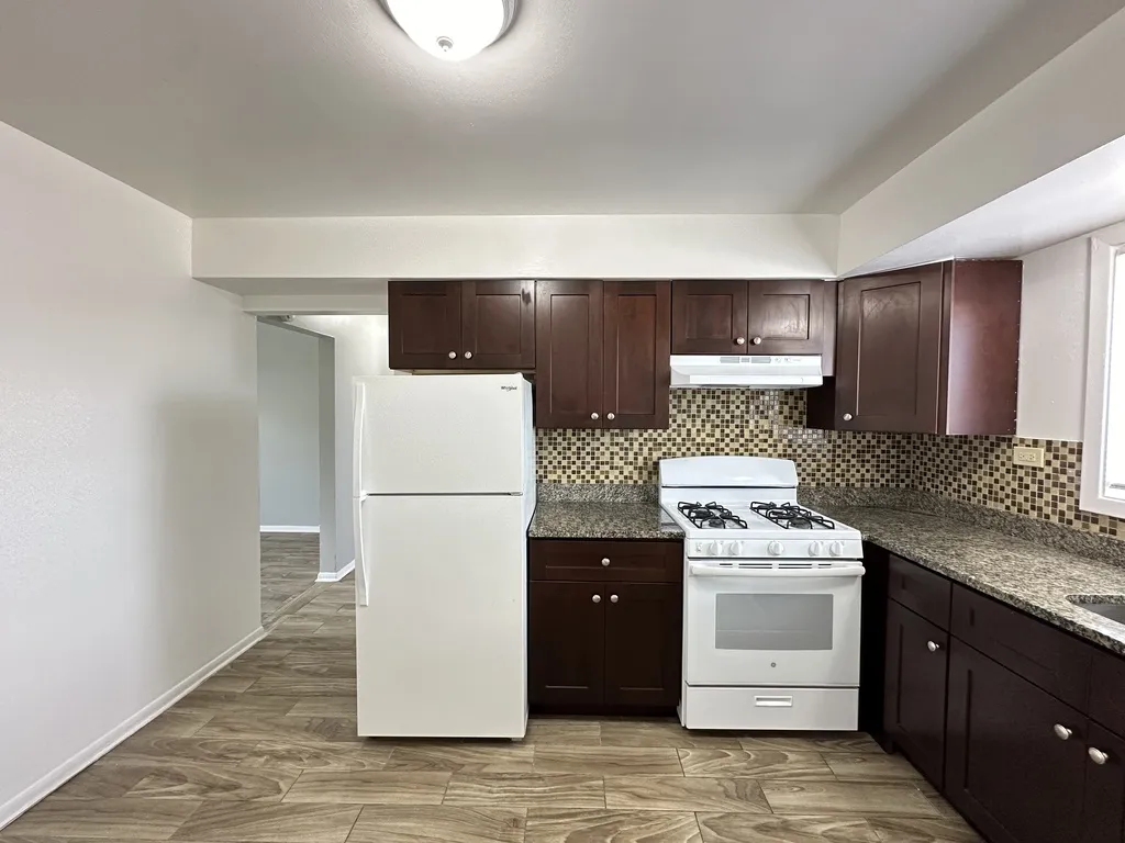 1306 Carol St, Park Ridge,  60068, USA 60068-unit#2B-Chicago-IL