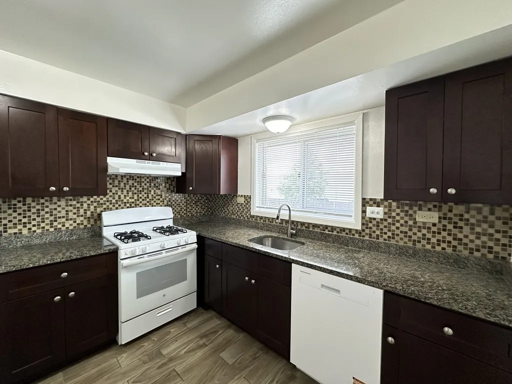 1306 Carol St, Park Ridge,  60068, USA 60068-unit#2B-Chicago-IL