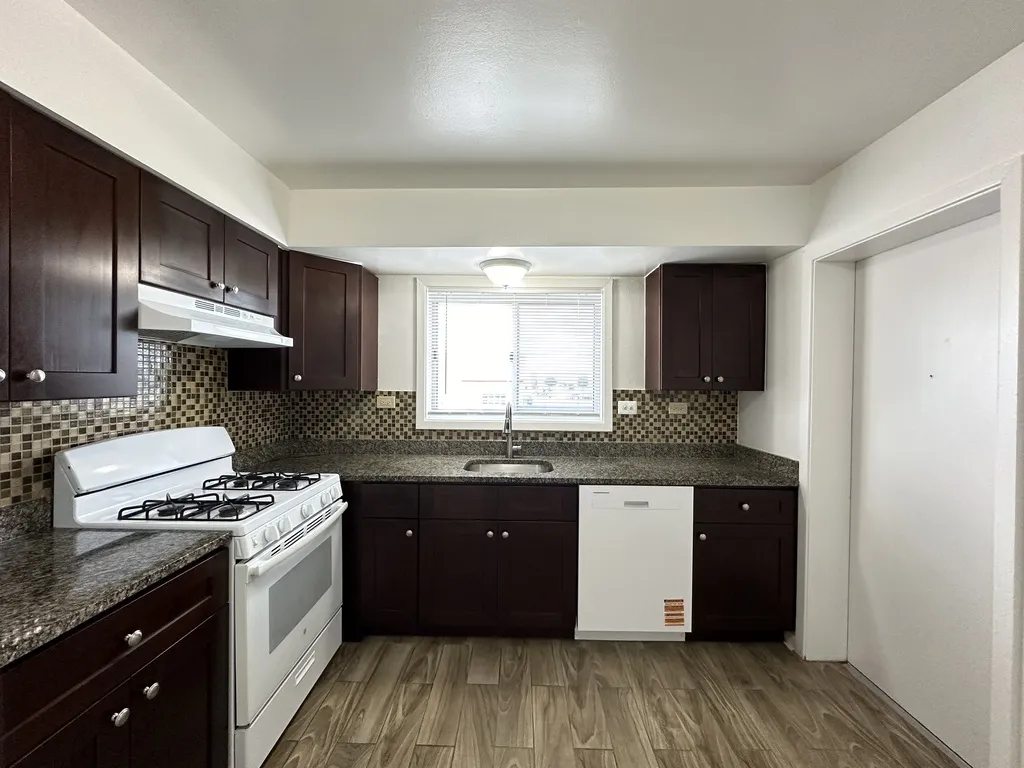 1306 Carol St, Park Ridge,  60068, USA 60068-unit#2B-Chicago-IL