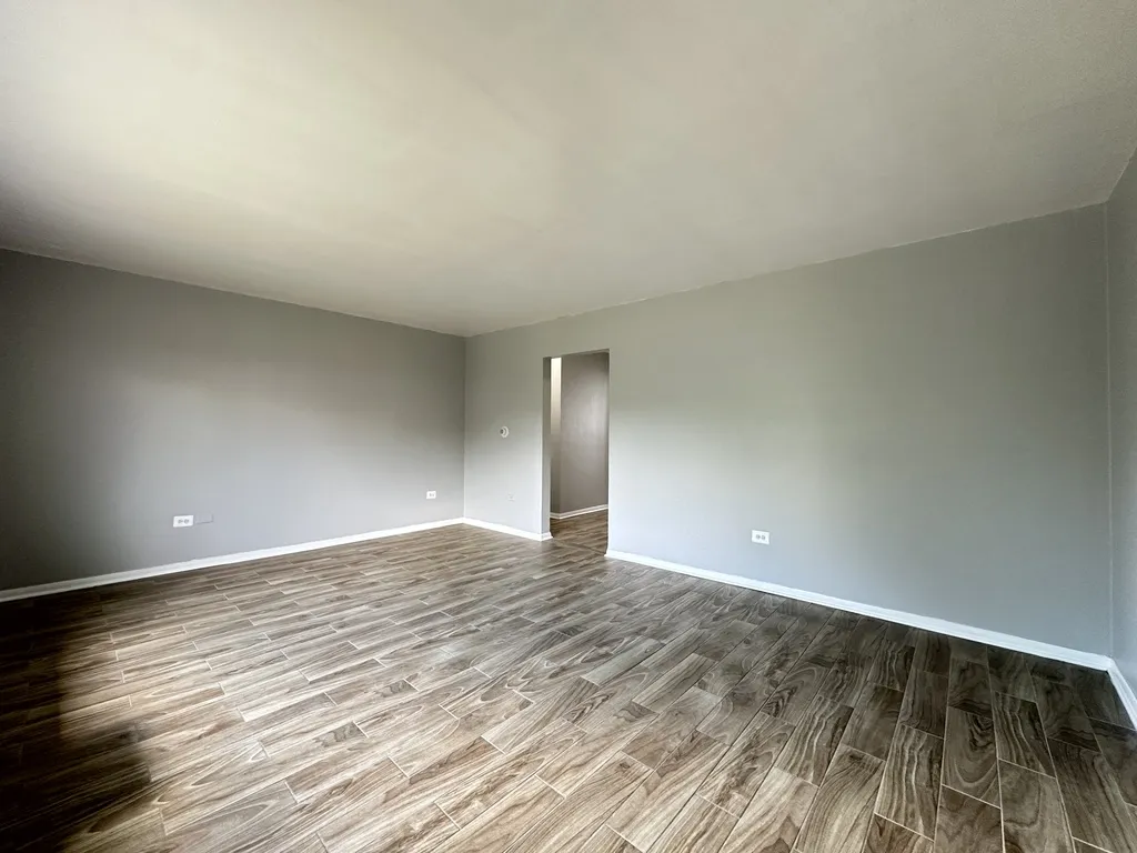 1306 Carol St, Park Ridge,  60068, USA 60068-unit#2B-Chicago-IL