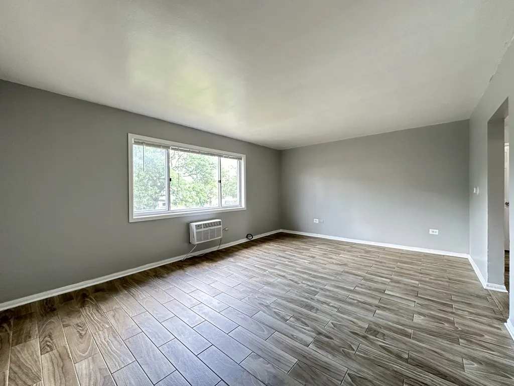 1306 Carol St, Park Ridge,  60068, USA 60068-unit#2B-Chicago-IL
