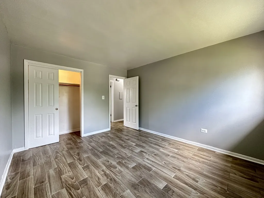1306 Carol St, Park Ridge,  60068, USA 60068-unit#2B-Chicago-IL