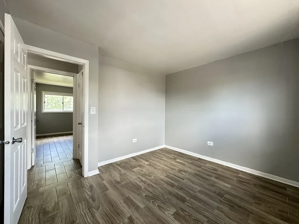 1306 Carol St, Park Ridge,  60068, USA 60068-unit#2B-Chicago-IL