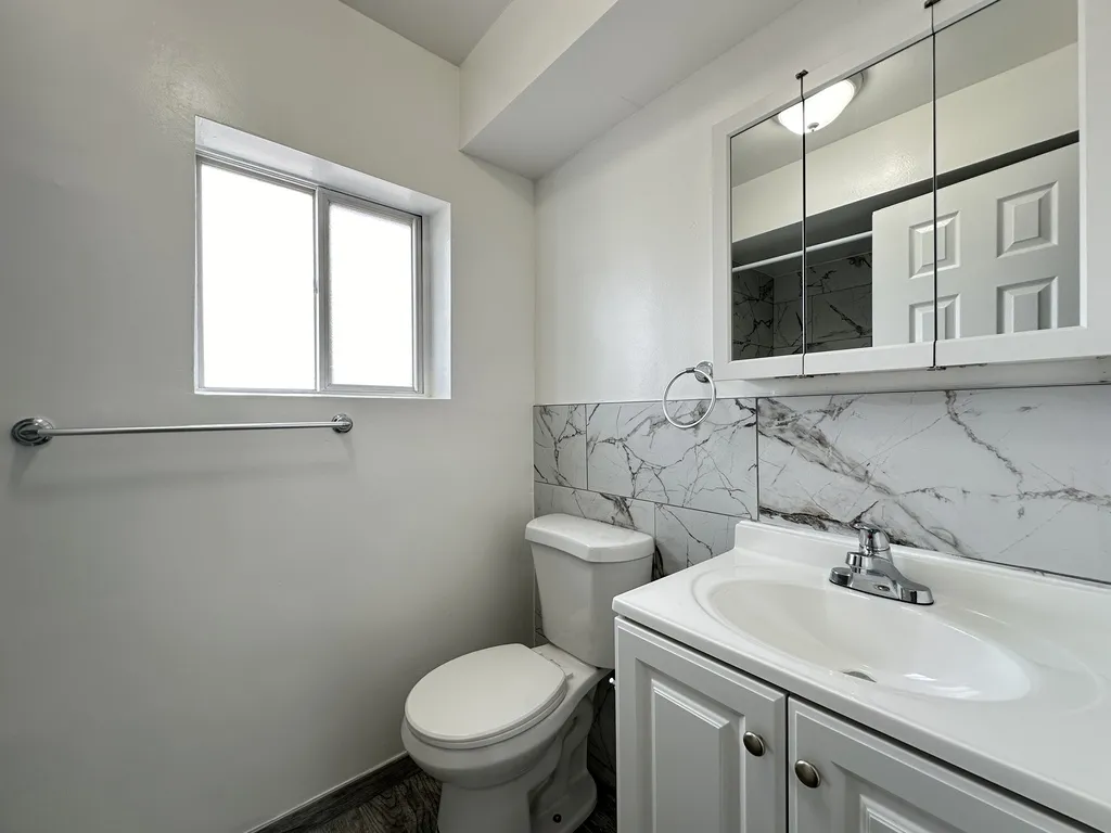 1306 Carol St, Park Ridge,  60068, USA 60068-unit#2B-Chicago-IL