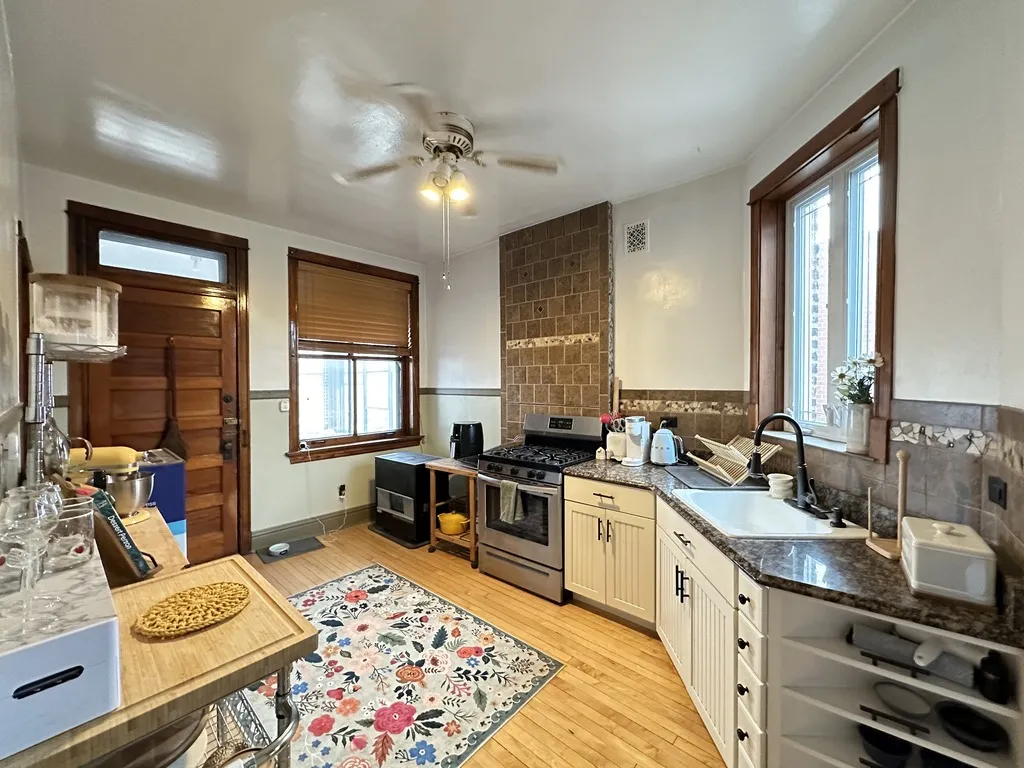3242 N Racine Ave, ,  60657, USA 60657-unit#3-Chicago-IL