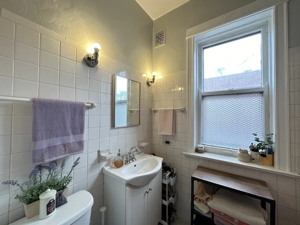 3242 N Racine Ave, ,  60657, USA 60657-unit#3-Chicago-IL