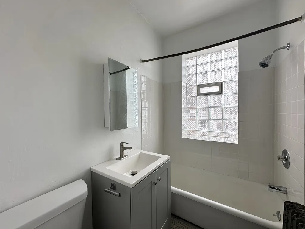 2432 N Linden Pl, , 60647, USA 60647-unit#305-Chicago-IL