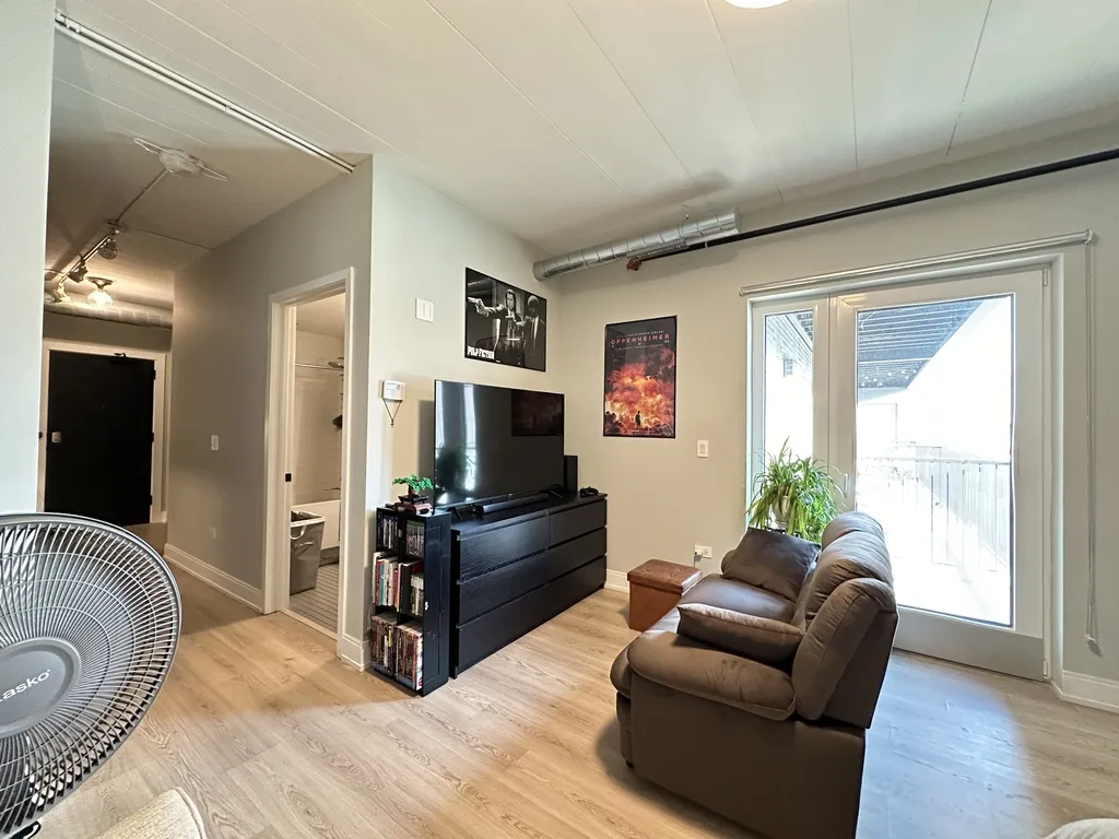 941 W Belmont Ave, , 60657, USA 60657-unit#406-Chicago-IL