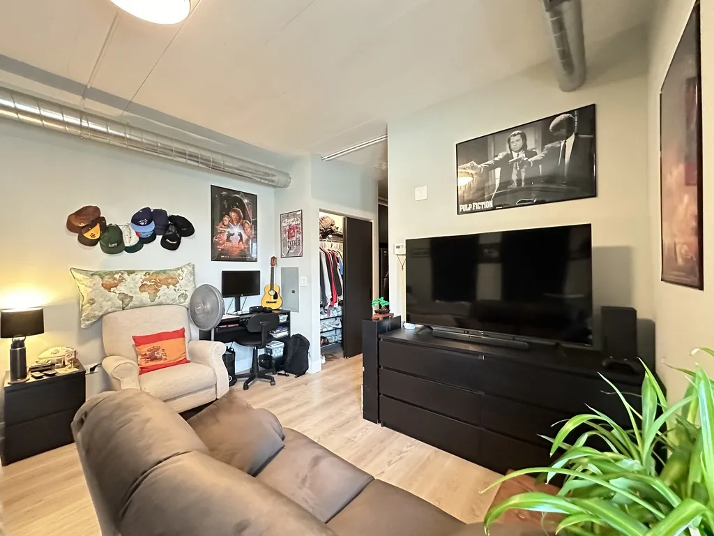 941 W Belmont Ave, , 60657, USA 60657-unit#406-Chicago-IL