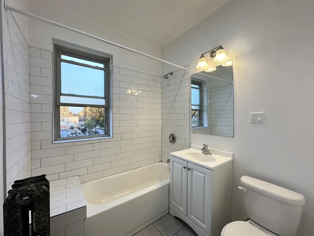 1214 W Rosemont Ave, ,  60660, USA 60660-unit#3-Chicago-IL