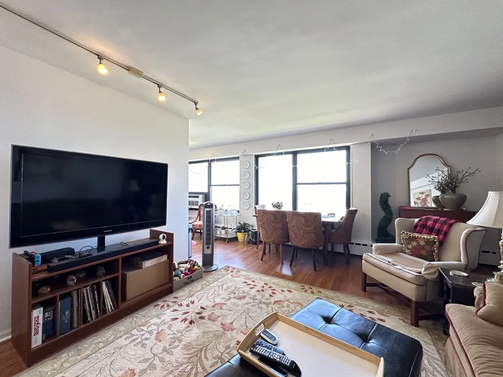 3410 N Lake Shore Dr, , 60657, USA 60657-unit#12F-Chicago-IL