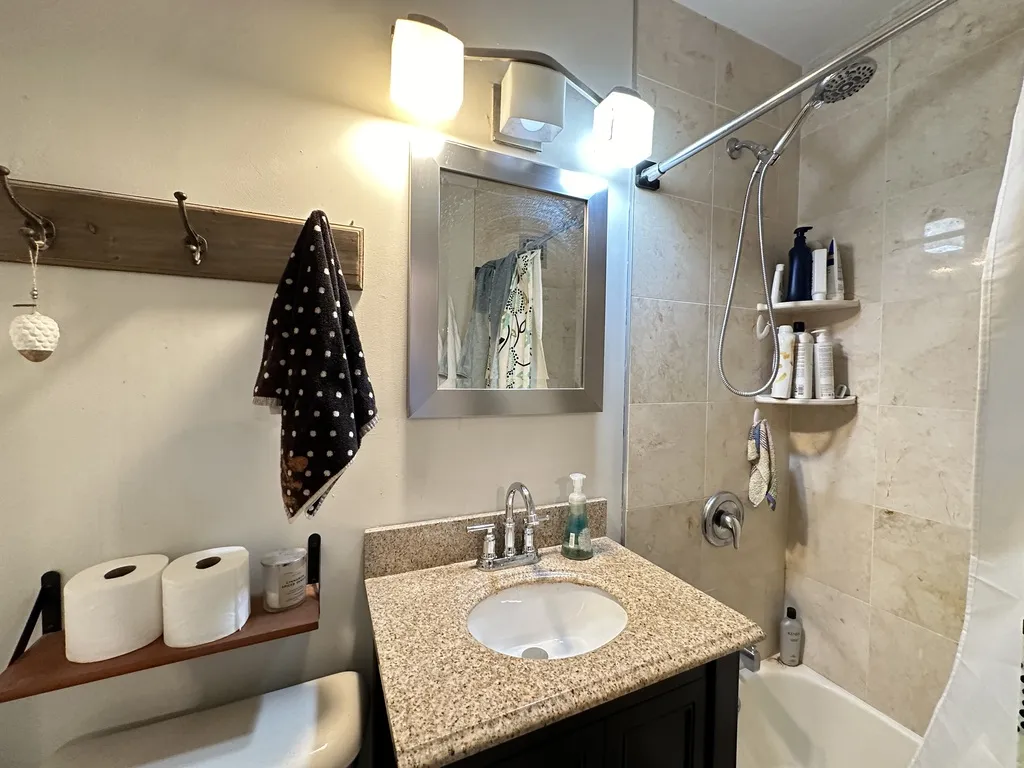 3410 N Lake Shore Dr, , 60657, USA 60657-unit#12F-Chicago-IL